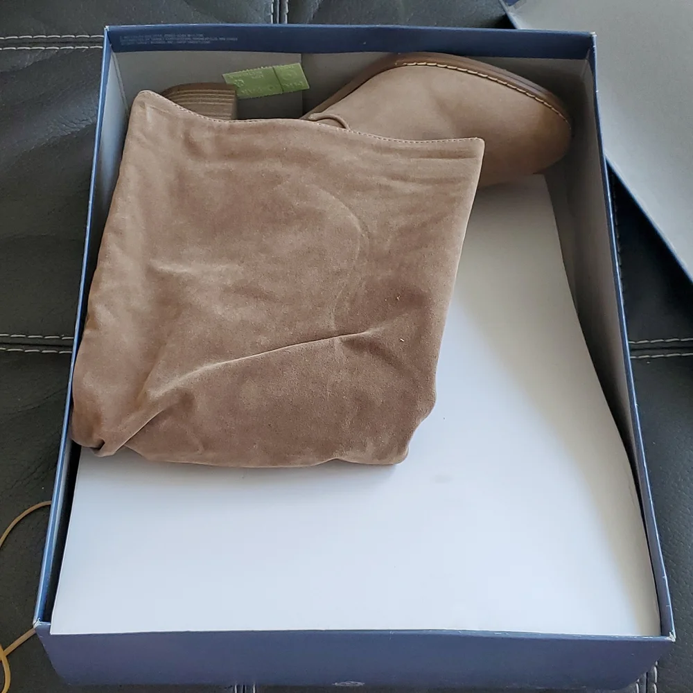 Universal Thread Lainee Tall Taupe Beige Heeled Scrunch Knee High Boots NWT - Picture 3 of 3